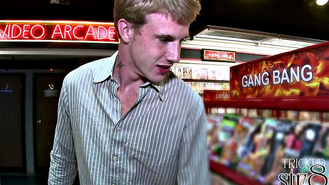 Amateur guy gets gay deepthroating