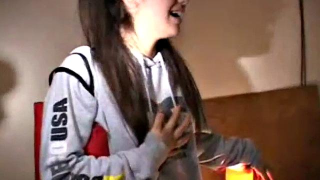 студентка дрочит пальцами на вписке