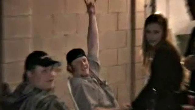 студентка дрочит пальцами на вписке