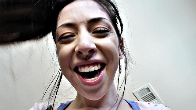 Мокрые простыни и опасные признания с отчимом