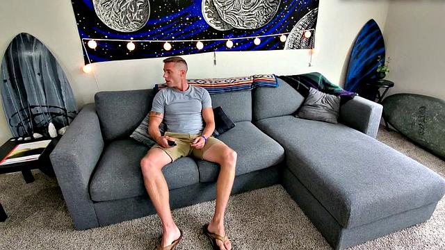 Athletic bottom barebacked by muscled mate until cumming