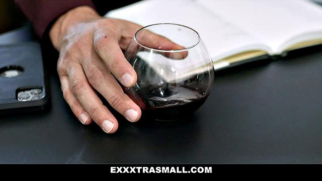 ёлка стоит, брюнетка сыреет - рождество прошло не зря