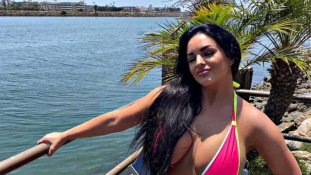 Jessica Lets All Hang Out