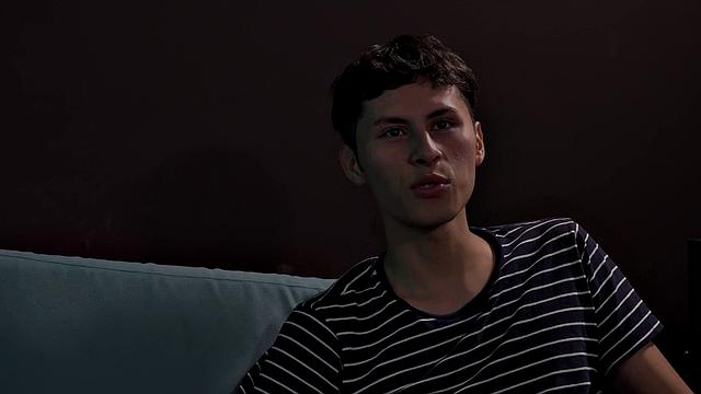 дмитрий доводит свой огромный член до бурного оргазма