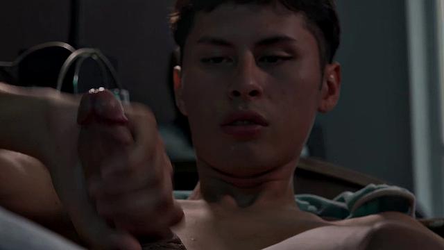 дмитрий доводит свой огромный член до бурного оргазма