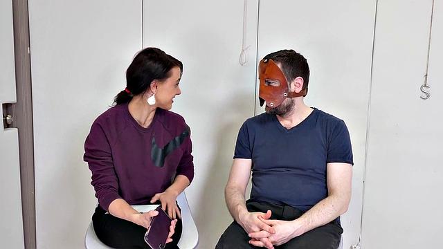 анальная рабыня получает по полной и глотает сперму