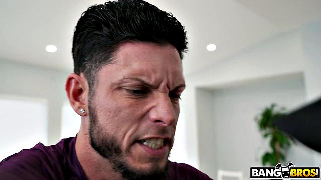 Кира Перес попалась на краже и отрабатывает долг сексом с Тайлером Стилом.