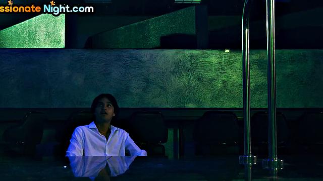 Bubblebutt babe ravaged in auto