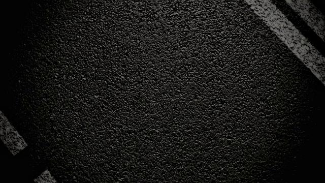 азиатка в футболке и тапках знает толк в групповом развлечении