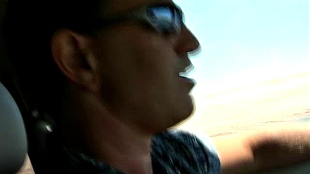 офисная пышка решила устроить перерыв с подвохом под столом