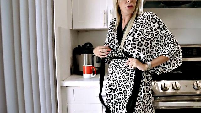 Stepmother loves fucking in 3some in wet pussy hole