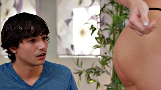 Short deepthroat sucked guy fucks squirting babe