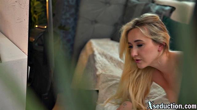 Blonde beauty sidefucked by guy