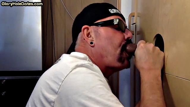 Gloryhole BJ: DILF sucks black cock at home