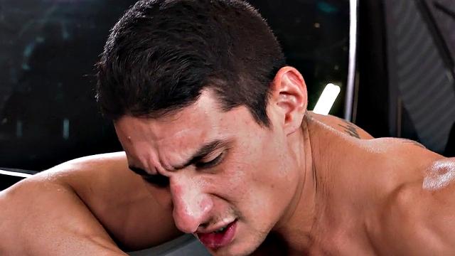 Sixpack stud asslicked before jerking off while fistfucked