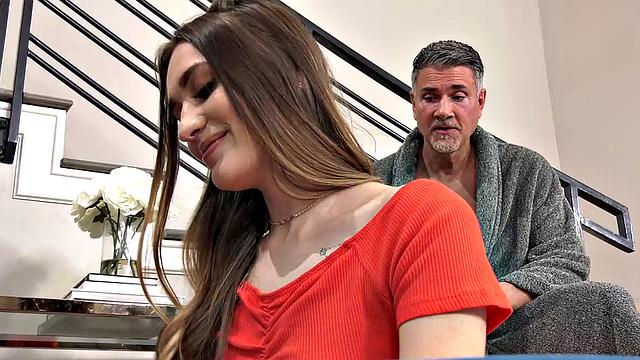 сера райдер играет с яйцами майка и пиздой, теснее только налоговая