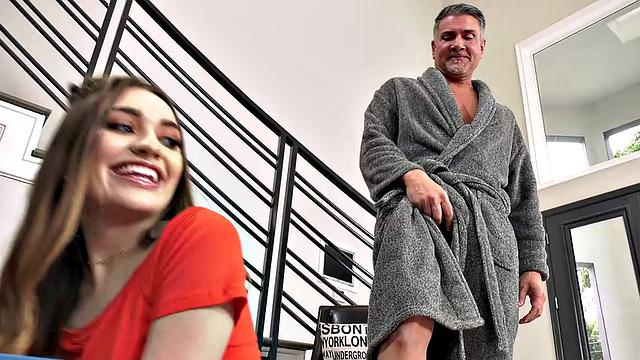 сера райдер играет с яйцами майка и пиздой, теснее только налоговая