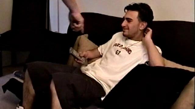 paulie дрочит толстый член перед жаждущим мужиком