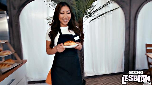 Asian lesbo gets licked by Asian bae 