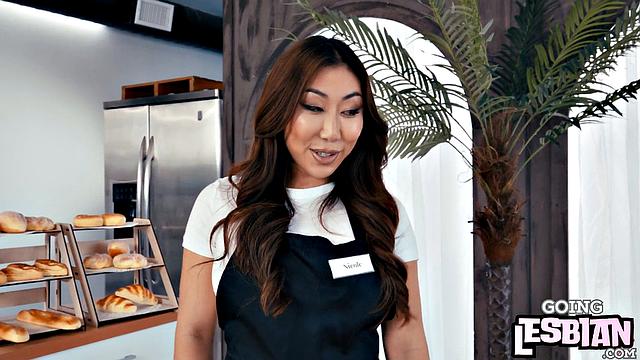 Asian lesbo gets licked by Asian bae 