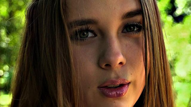 Lucy Laistner: Girl In A Summer Dress