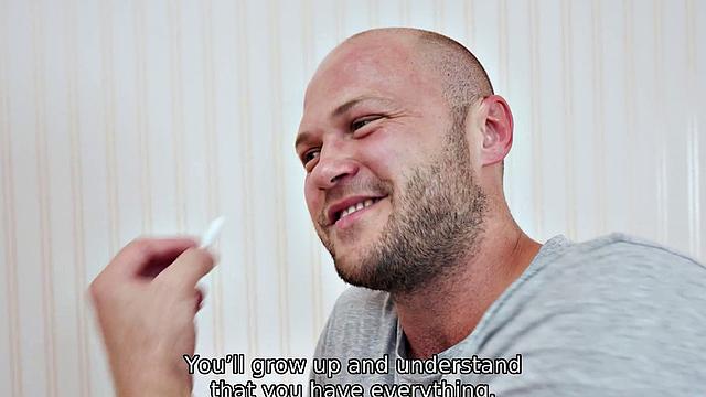 гибкая балерина выжимает из члена последние капли спермы