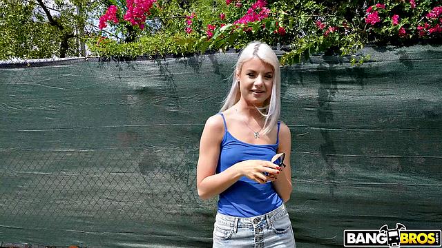 Luna Gives Some Pussy