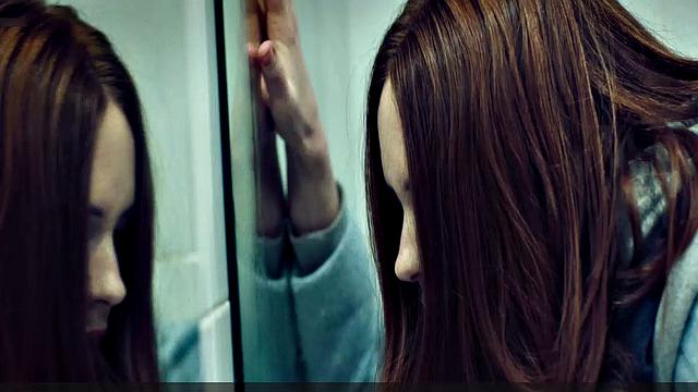 Karen Gillan in video