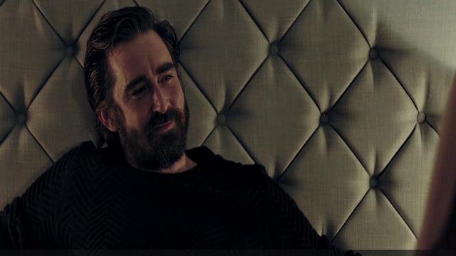 карен гиллан трахается в туалете на каблуках