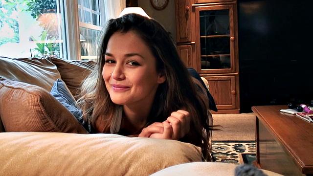 Allie Haze решила похвастаться любимыми трусиками и устроила весёлый показ с финишем на лице партнёра.