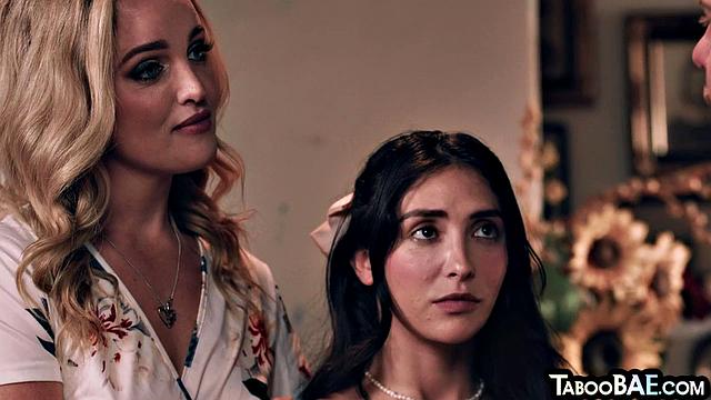 Stunning babe pussydestroyed in 3some