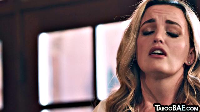 Stunning babe pussydestroyed in 3some