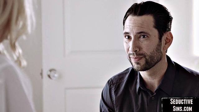 Блондинка в белье сосет и получает по полной - взрослый подход к удовольствию с юмором.