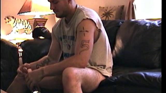 cj одновременно работает ртом и рукой - мастер-универсал