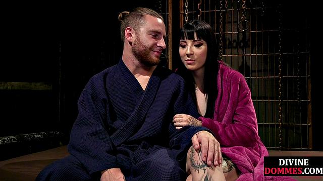 CFNM femdom leather babe pegs male ass with strapon