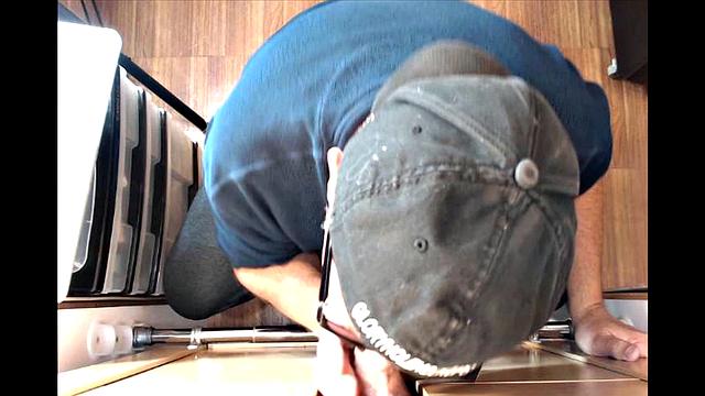 Guy Enjoys A Gloryhole BJ