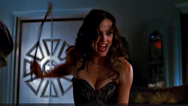 Jennifer Garner in deep cleavage