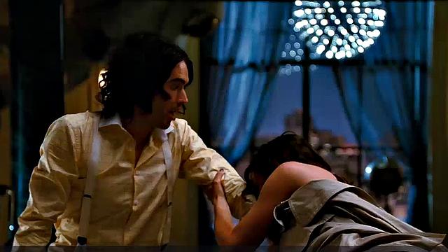 Jennifer Garner in deep cleavage