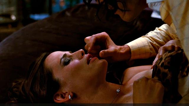 Jennifer Garner in deep cleavage