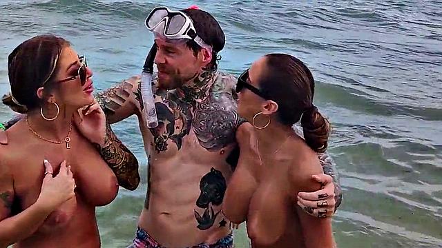 Public nymphos picked up in 4way