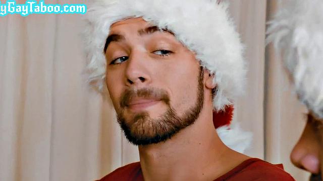 Amateur Xmas stepbrothers enjoy bareback action