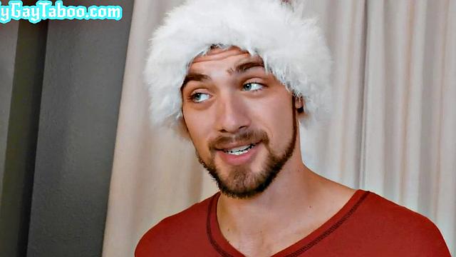 Amateur Xmas stepbrothers enjoy bareback action