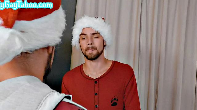 Amateur Xmas stepbrothers enjoy bareback action