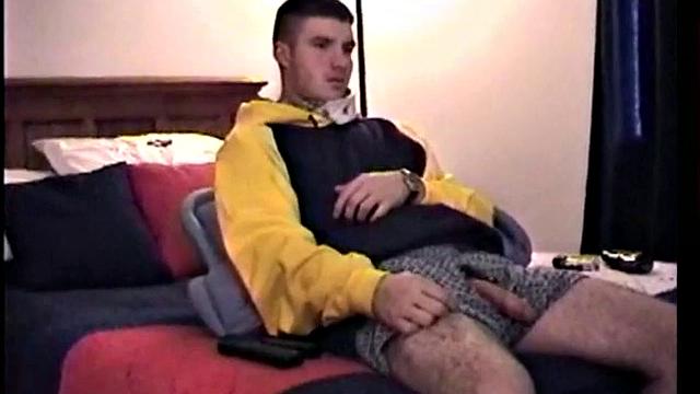 ну нет бабы под рукой - правая всегда выручит