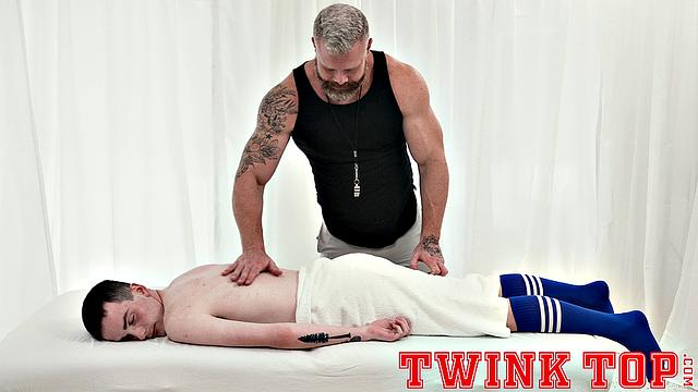 MYOTT HUNTER Chapter 4 - Massage