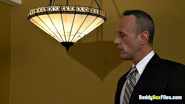 Минет в кабинете у врача - Джош Коул и Адриан Р.