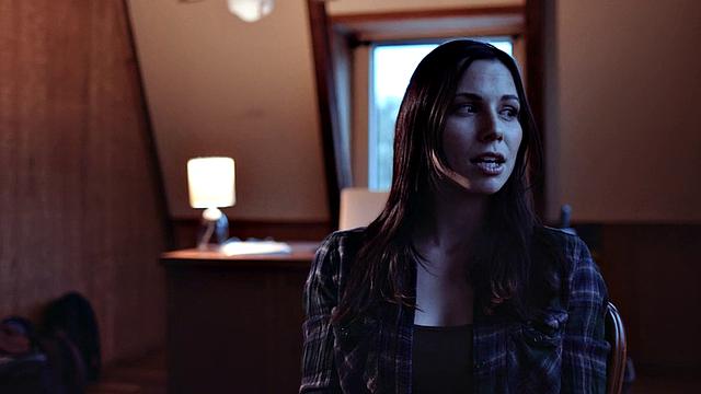 Facesitting MILF seduced by scissoring 19yo slut