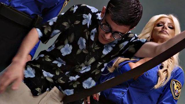 Curvy MILF security pounded by guy in threesome