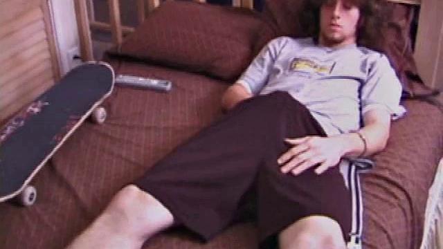 Адам дрочит, считает это своей фитнес-программой