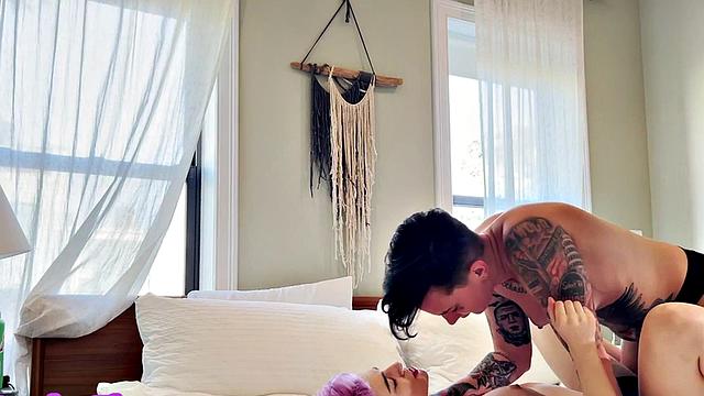 Tattooed amateur lesbian licks GFs pussy at home